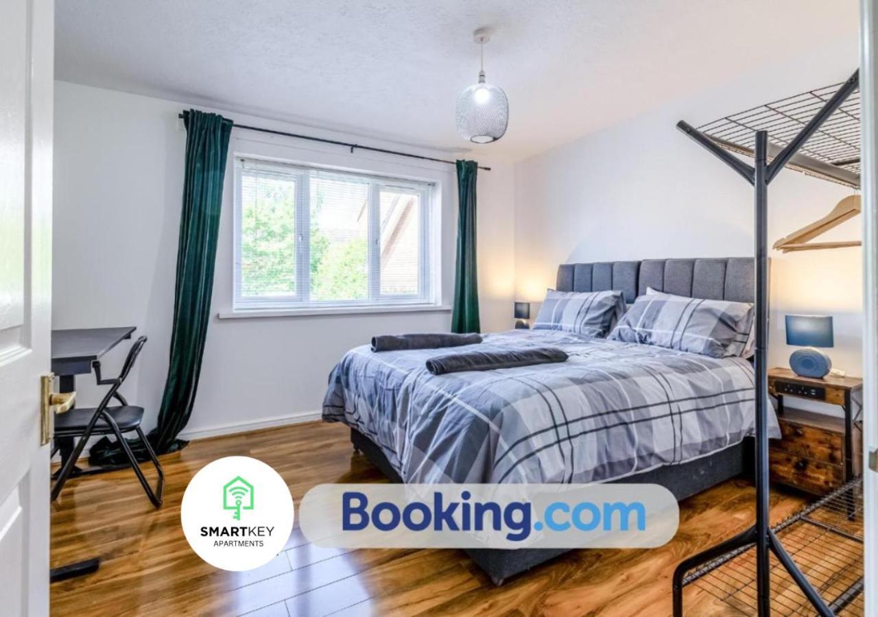 2bedroom In With Free Parking Apartment Egham