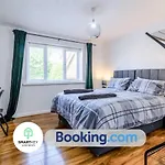 2Bedroom Apt In Egham With Free Parking