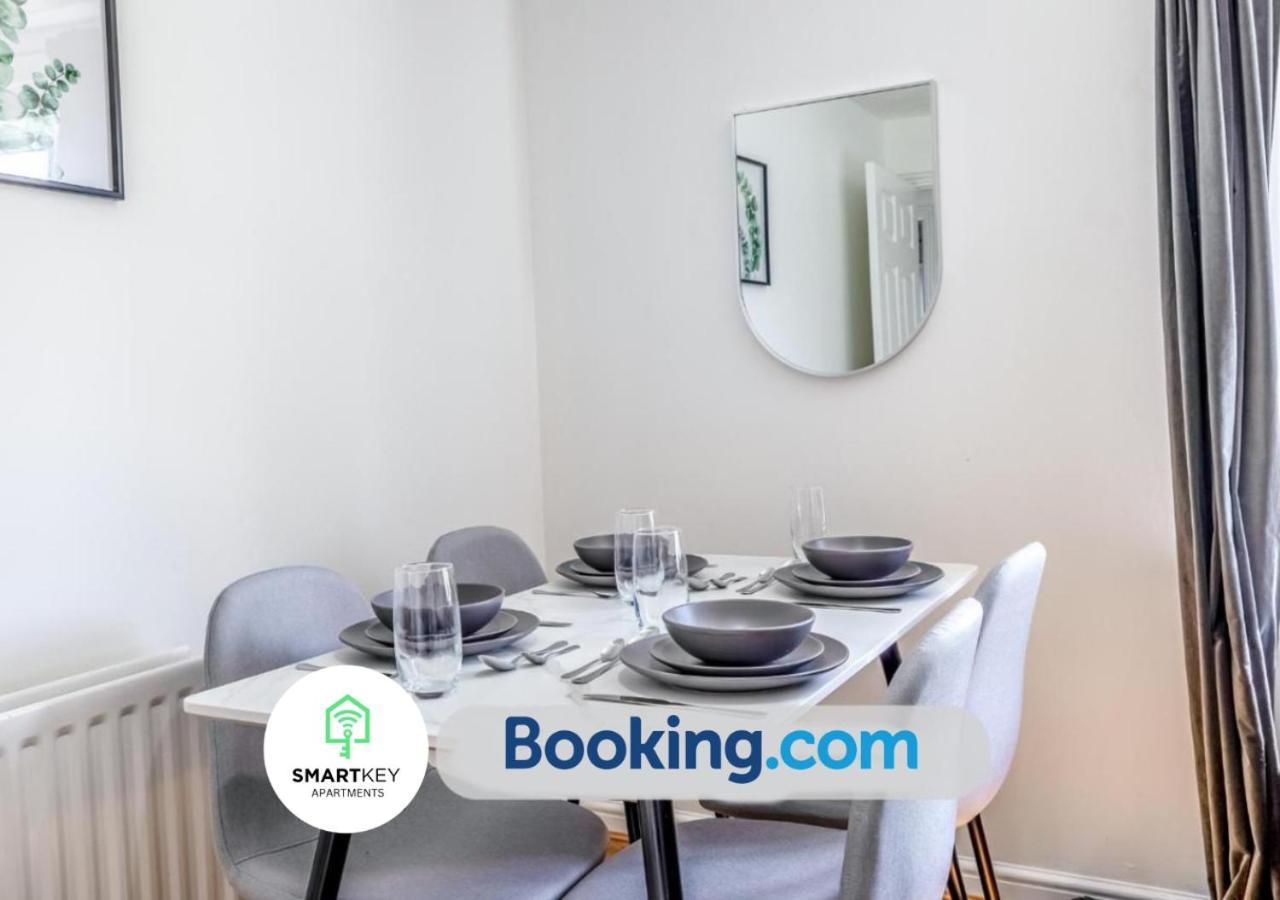 2bedroom In With Free Parking Apartment Egham