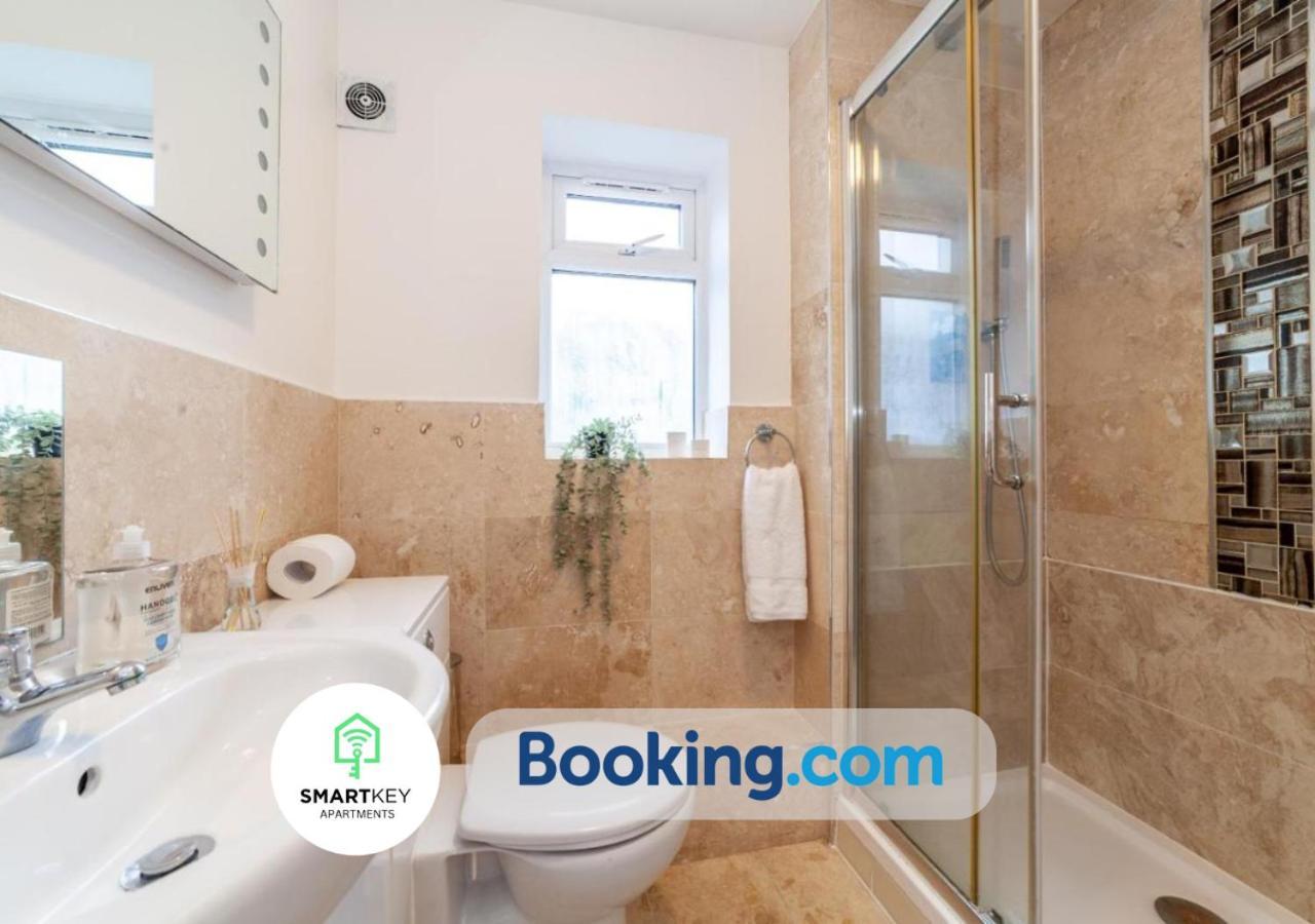 2bedroom In With Free Parking Apartment Egham