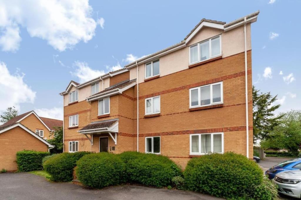 2bedroom In With Free Parking Apartment *