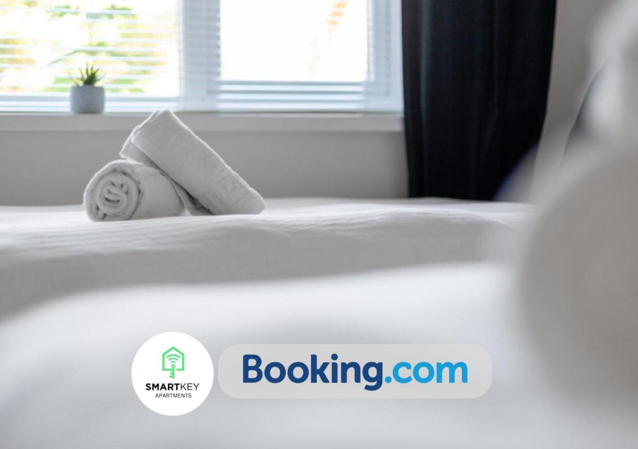 2bedroom In With Free Parking Egham